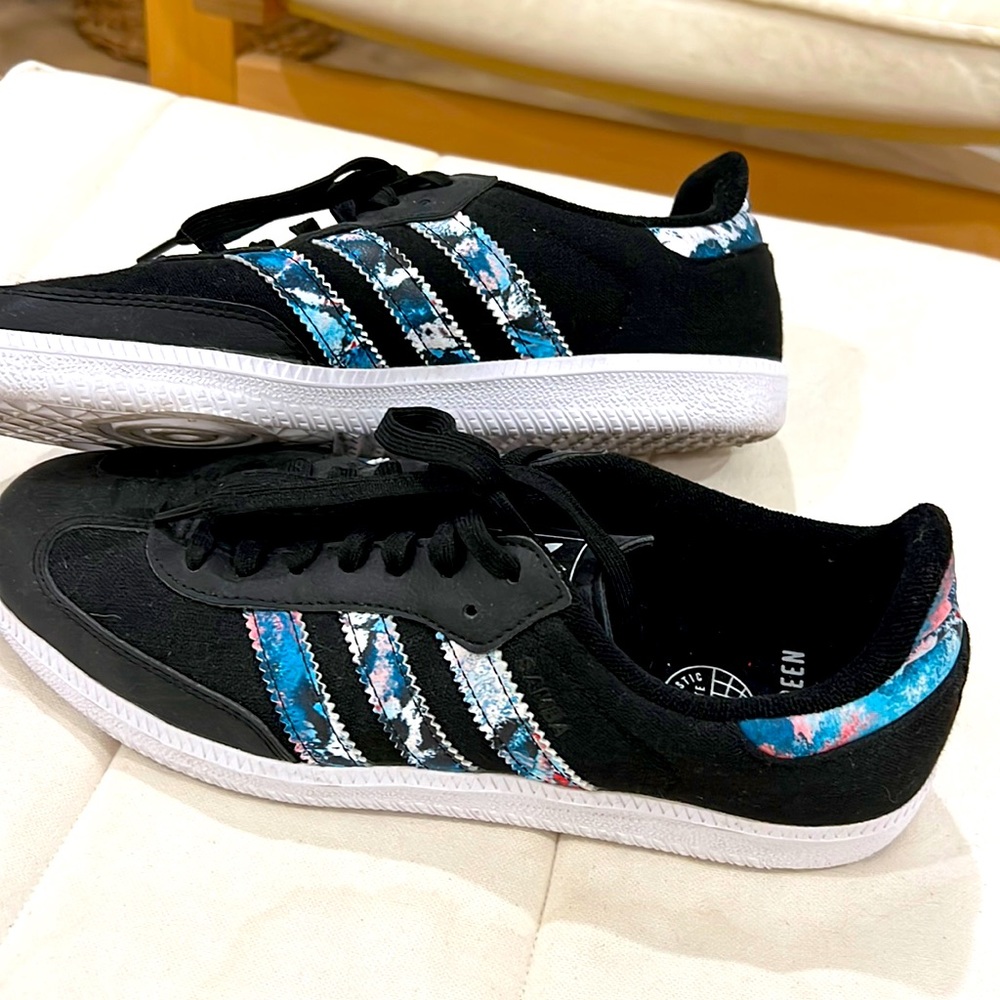 Adidas Black Sneaker - Size 8